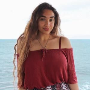 Meet your Posher, Fatima